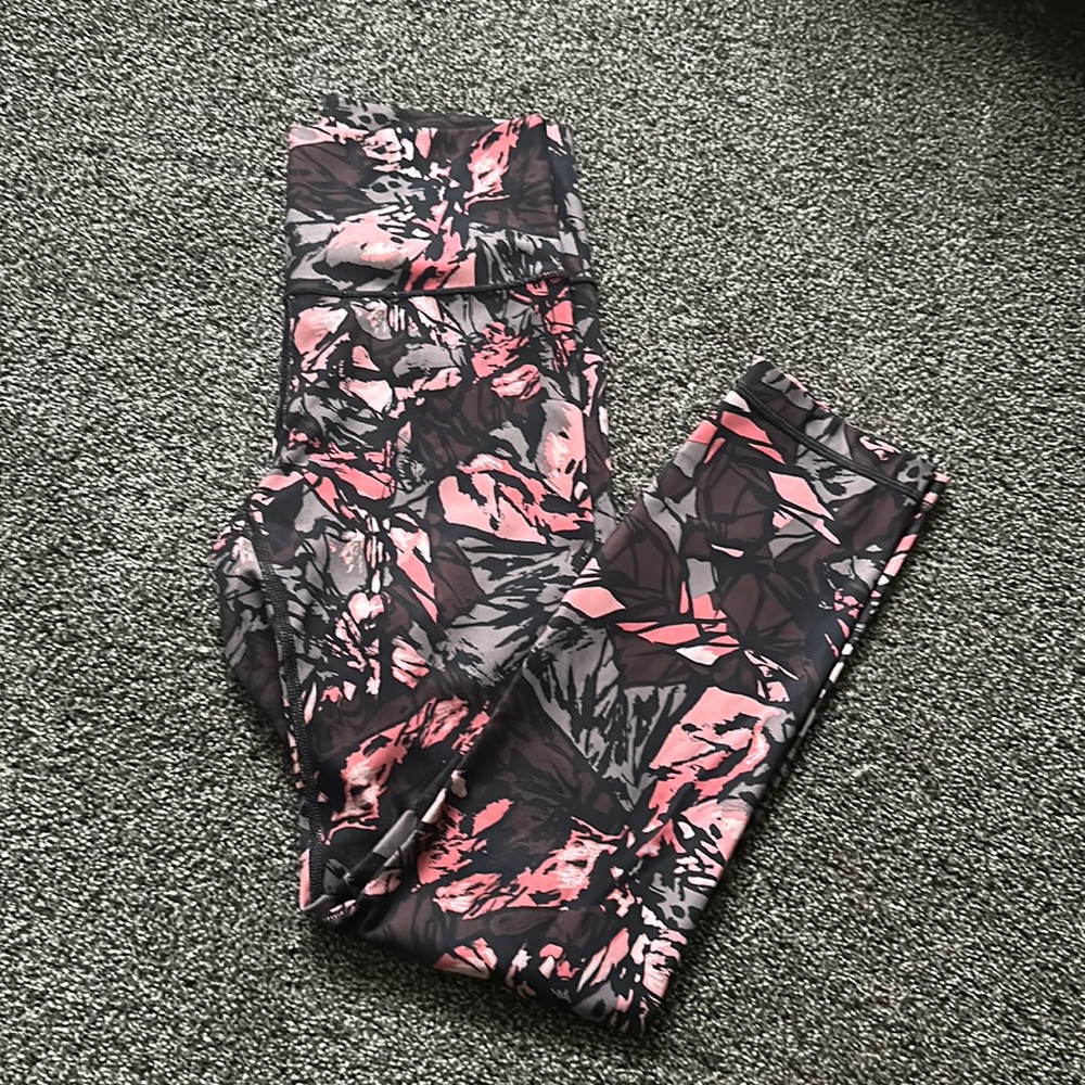 Lululemon Wunderunder Size 6 Retired pattern
